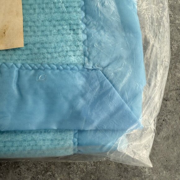 Beacon Baby Blanket BLUE Satin Trim Waffle Weave 36"x 50" Range 4 NEW - Picture 3 of 5